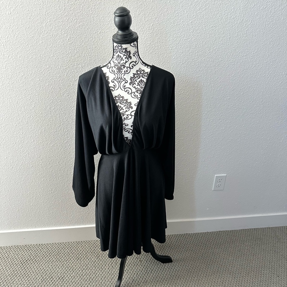 Boohoo Black Deep V-Neck Skater Dress Size 18 - Picture 2 of 5